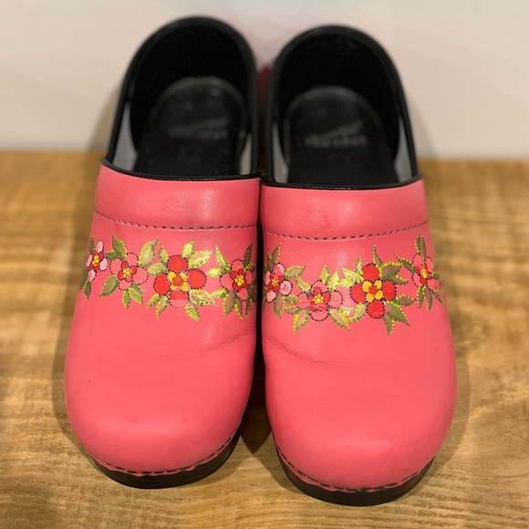 DANSKO bright pink painted floral Womens clogs size 39/8 - Picture 2 of 6